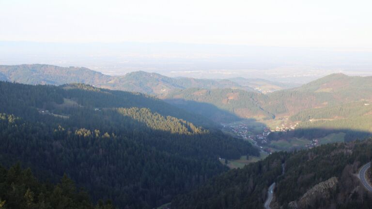 Dieses Bild zeigt eine Webcam-Aufnahme vom Achertal, aufgenommen am Freitag, den 27.02.2026 um 08:10 Uhr. Die Temperatur betrug 10.9°C.