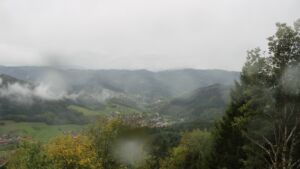 Dieses Bild zeigt eine Webcam-Aufnahme vom Achertal, aufgenommen am Mittwoch, den 21.10.2026 um 15:10 Uhr. Die Temperatur betrug 5.9°C.