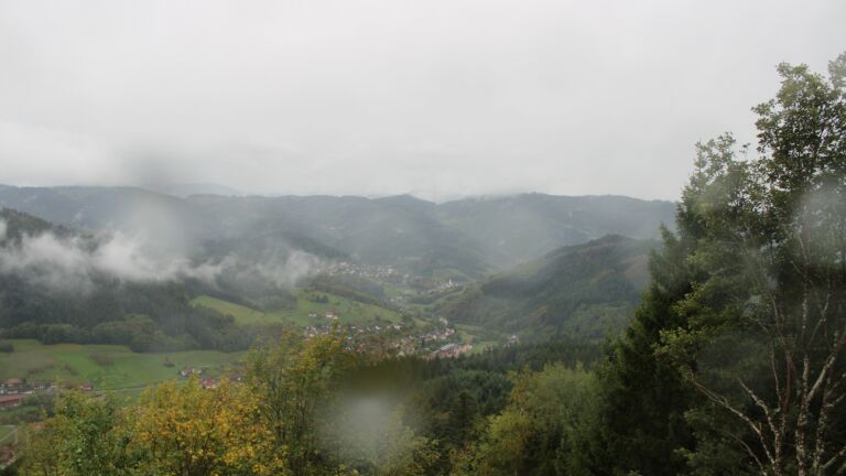 Dieses Bild zeigt eine Webcam-Aufnahme vom Achertal, aufgenommen am Mittwoch, den 21.10.2026 um 15:10 Uhr. Die Temperatur betrug 5.9°C.
