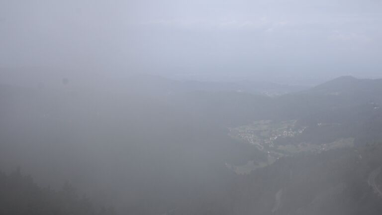 Dieses Bild zeigt eine Webcam-Aufnahme vom Achertal, aufgenommen am Sonntag, den 27.07.2025 um 10:40 Uhr. Die Temperatur betrug 13.8°C.