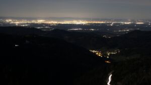 Dieses Bild zeigt eine Webcam-Aufnahme vom Achertal, aufgenommen am Sonntag, den 05.04.2026 um 03:00 Uhr. Die Temperatur betrug 9.9°C.