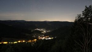 Dieses Bild zeigt eine Webcam-Aufnahme vom Achertal, aufgenommen am Dienstag, den 07.07.2026 um 03:10 Uhr. Die Temperatur betrug 20.5°C.