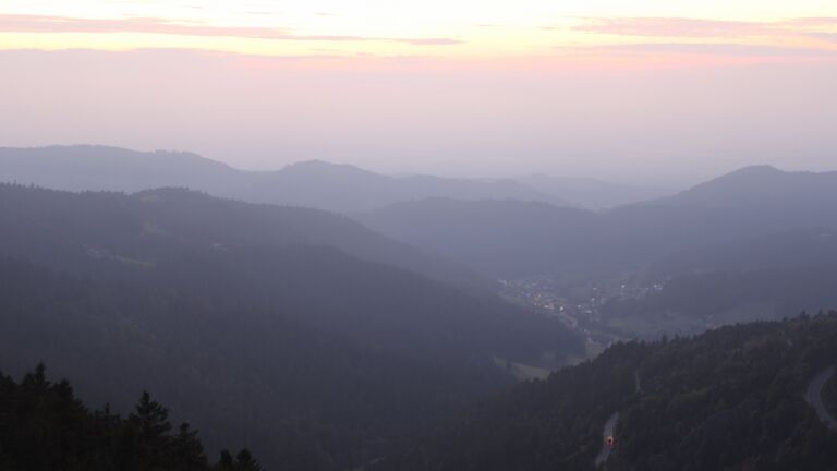 Dieses Bild zeigt eine Webcam-Aufnahme vom Achertal, aufgenommen am Dienstag, den 30.09.2025 um 19:30 Uhr. Die Temperatur betrug 7.6°C.