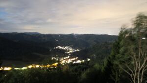 Dieses Bild zeigt eine Webcam-Aufnahme vom Achertal, aufgenommen am Samstag, den 29.08.2026 um 21:40 Uhr. Die Temperatur betrug 18°C.