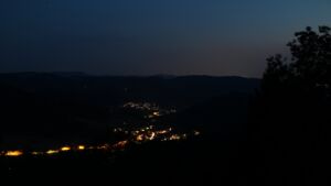 Dieses Bild zeigt eine Webcam-Aufnahme vom Achertal, aufgenommen am Sonntag, den 16.08.2026 um 21:40 Uhr. Die Temperatur betrug 23.4°C.