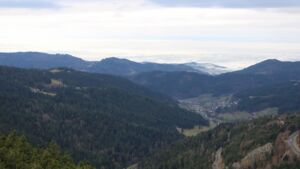 Dieses Bild zeigt eine Webcam-Aufnahme vom Achertal, aufgenommen am Mittwoch, den 17.12.2025 um 11:30 Uhr. Die Temperatur betrug 5.8°C.