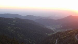 Dieses Bild zeigt eine Webcam-Aufnahme vom Achertal, aufgenommen am Donnerstag, den 30.04.2026 um 20:40 Uhr. Die Temperatur betrug 8.5°C.