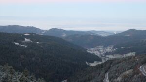 Dieses Bild zeigt eine Webcam-Aufnahme vom Achertal, aufgenommen am Dienstag, den 18.11.2025 um 07:30 Uhr. Die Temperatur betrug -2.7°C.