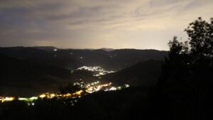 Dieses Bild zeigt eine Webcam-Aufnahme vom Achertal, aufgenommen am Dienstag, den 08.09.2026 um 21:10 Uhr. Die Temperatur betrug 24.5°C.