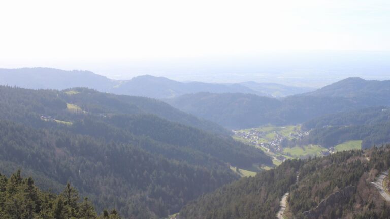 Dieses Bild zeigt eine Webcam-Aufnahme vom Achertal, aufgenommen am Montag, den 06.04.2026 um 17:20 Uhr. Die Temperatur betrug 11.6°C.