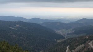 Dieses Bild zeigt eine Webcam-Aufnahme vom Achertal, aufgenommen am Dienstag, den 10.03.2026 um 18:00 Uhr. Die Temperatur betrug 6.9°C.