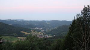 Dieses Bild zeigt eine Webcam-Aufnahme vom Achertal, aufgenommen am Donnerstag, den 18.06.2026 um 05:10 Uhr. Die Temperatur betrug 21.7°C.