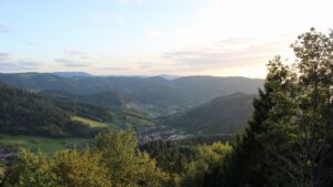 Dieses Bild zeigt eine Webcam-Aufnahme vom Achertal, aufgenommen am Freitag, den 18.09.2026 um 19:00 Uhr. Die Temperatur betrug 15.1°C.