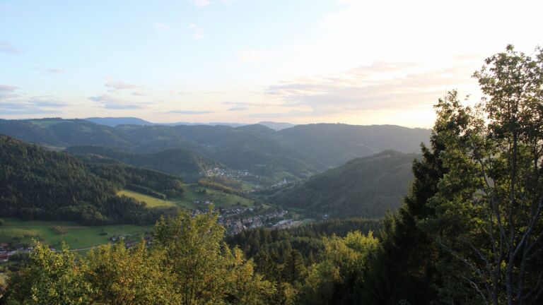 Dieses Bild zeigt eine Webcam-Aufnahme vom Achertal, aufgenommen am Freitag, den 18.09.2026 um 19:00 Uhr. Die Temperatur betrug 15.1°C.