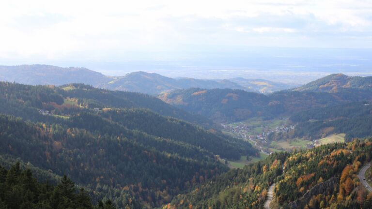 Dieses Bild zeigt eine Webcam-Aufnahme vom Achertal, aufgenommen am Freitag, den 24.10.2025 um 16:10 Uhr. Die Temperatur betrug 3°C.