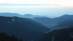 Dieses Bild zeigt eine Webcam-Aufnahme vom Achertal, aufgenommen am Montag, den 09.02.2026 um 18:00 Uhr. Die Temperatur betrug 2.8°C.