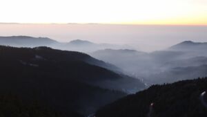 Dieses Bild zeigt eine Webcam-Aufnahme vom Achertal, aufgenommen am Samstag, den 27.12.2025 um 17:10 Uhr. Die Temperatur betrug 3.5°C.