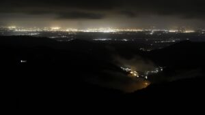 Dieses Bild zeigt eine Webcam-Aufnahme vom Achertal, aufgenommen am Dienstag, den 18.11.2025 um 00:00 Uhr. Die Temperatur betrug -2.8°C.