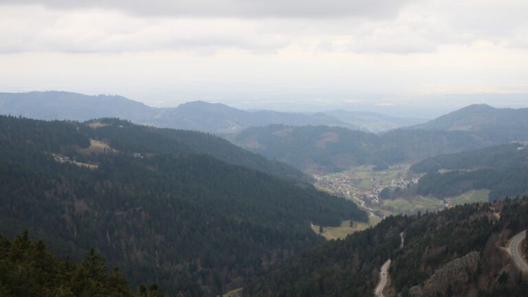 Dieses Bild zeigt eine Webcam-Aufnahme vom Achertal, aufgenommen am Samstag, den 28.02.2026 um 11:50 Uhr. Die Temperatur betrug 5.6°C.