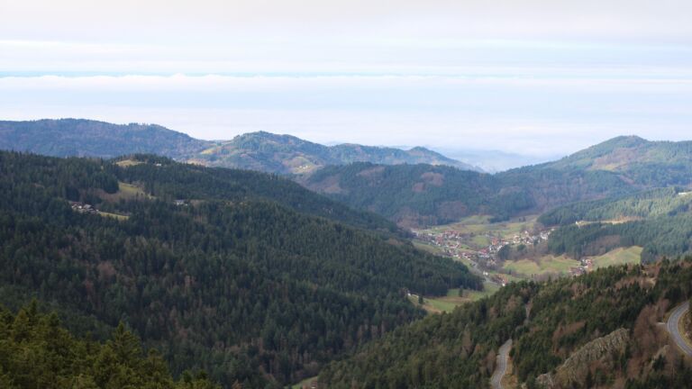 Dieses Bild zeigt eine Webcam-Aufnahme vom Achertal, aufgenommen am Donnerstag, den 04.12.2025 um 10:40 Uhr. Die Temperatur betrug 1.8°C.