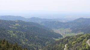 Dieses Bild zeigt eine Webcam-Aufnahme vom Achertal, aufgenommen am Montag, den 27.04.2026 um 14:30 Uhr. Die Temperatur betrug 14.8°C.