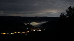 Dieses Bild zeigt eine Webcam-Aufnahme vom Achertal, aufgenommen am Mittwoch, den 26.08.2026 um 01:00 Uhr. Die Temperatur betrug 16.5°C.