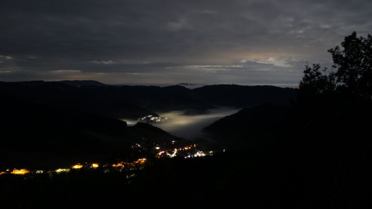 Dieses Bild zeigt eine Webcam-Aufnahme vom Achertal, aufgenommen am Mittwoch, den 26.08.2026 um 01:00 Uhr. Die Temperatur betrug 16.5°C.
