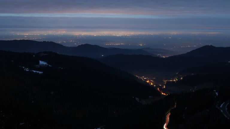 Dieses Bild zeigt eine Webcam-Aufnahme vom Achertal, aufgenommen am Samstag, den 31.01.2026 um 18:10 Uhr. Die Temperatur betrug 4.4°C.