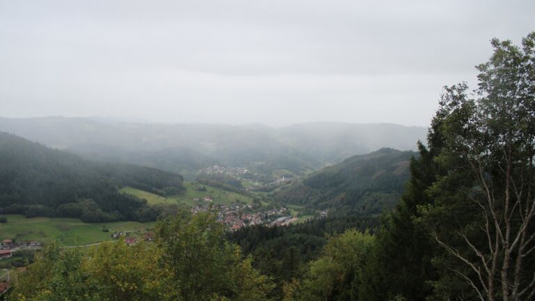 Dieses Bild zeigt eine Webcam-Aufnahme vom Achertal, aufgenommen am Dienstag, den 13.10.2026 um 17:50 Uhr. Die Temperatur betrug 12°C.