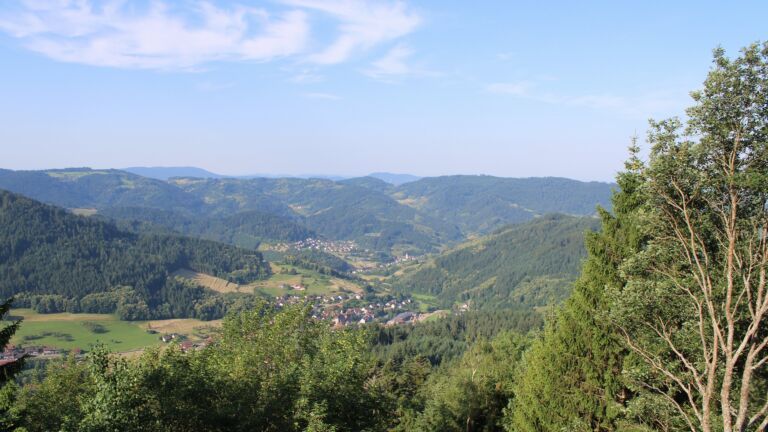 Dieses Bild zeigt eine Webcam-Aufnahme vom Achertal, aufgenommen am Montag, den 22.06.2026 um 08:30 Uhr. Die Temperatur betrug 30.7°C.
