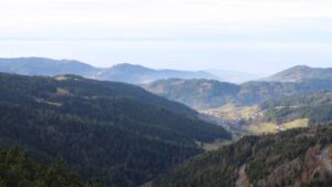 Dieses Bild zeigt eine Webcam-Aufnahme vom Achertal, aufgenommen am Samstag, den 20.12.2025 um 13:20 Uhr. Die Temperatur betrug 10.1°C.