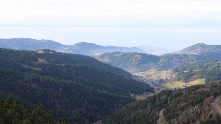 Dieses Bild zeigt eine Webcam-Aufnahme vom Achertal, aufgenommen am Samstag, den 20.12.2025 um 13:20 Uhr. Die Temperatur betrug 10.1°C.