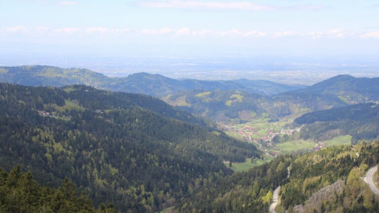 Dieses Bild zeigt eine Webcam-Aufnahme vom Achertal, aufgenommen am Dienstag, den 21.04.2026 um 12:30 Uhr. Die Temperatur betrug 6.2°C.