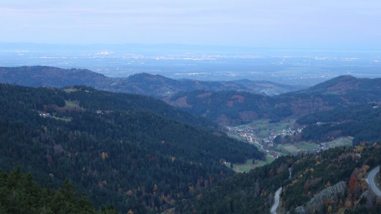 Dieses Bild zeigt eine Webcam-Aufnahme vom Achertal, aufgenommen am Samstag, den 01.11.2025 um 06:50 Uhr. Die Temperatur betrug 11.8°C.