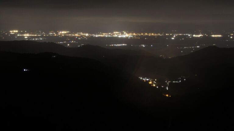 Dieses Bild zeigt eine Webcam-Aufnahme vom Achertal, aufgenommen am Samstag, den 14.03.2026 um 01:30 Uhr. Die Temperatur betrug 5.1°C.