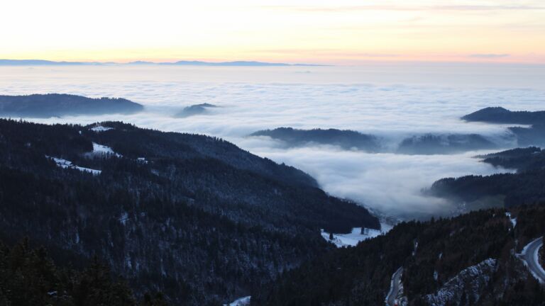 Dieses Bild zeigt eine Webcam-Aufnahme vom Achertal, aufgenommen am Samstag, den 22.11.2025 um 16:50 Uhr. Die Temperatur betrug -3.9°C.