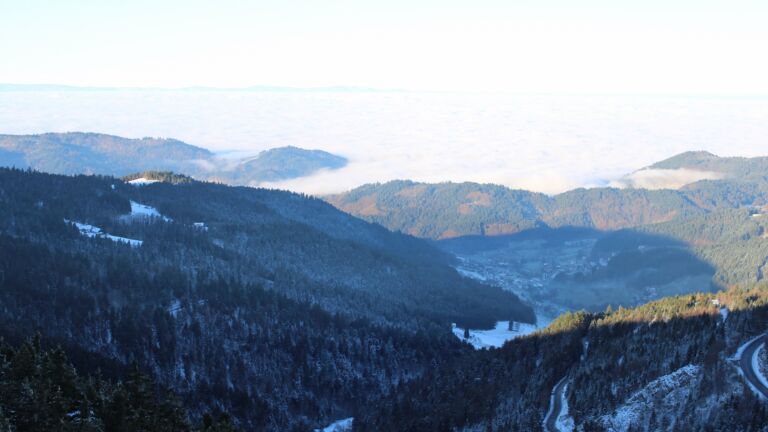 Dieses Bild zeigt eine Webcam-Aufnahme vom Achertal, aufgenommen am Samstag, den 22.11.2025 um 09:00 Uhr. Die Temperatur betrug -4.4°C.