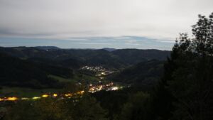Dieses Bild zeigt eine Webcam-Aufnahme vom Achertal, aufgenommen am Dienstag, den 27.10.2026 um 04:00 Uhr. Die Temperatur betrug 9.6°C.