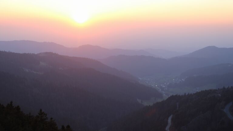 Dieses Bild zeigt eine Webcam-Aufnahme vom Achertal, aufgenommen am Donnerstag, den 19.03.2026 um 18:30 Uhr. Die Temperatur betrug 6°C.