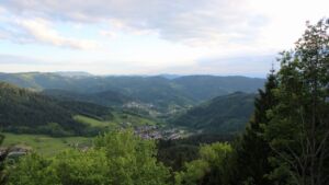 Dieses Bild zeigt eine Webcam-Aufnahme vom Achertal, aufgenommen am Dienstag, den 12.05.2026 um 19:50 Uhr. Die Temperatur betrug 6.9°C.