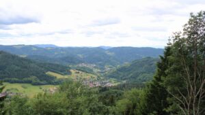 Dieses Bild zeigt eine Webcam-Aufnahme vom Achertal, aufgenommen am Donnerstag, den 11.06.2026 um 15:50 Uhr. Die Temperatur betrug 12.4°C.