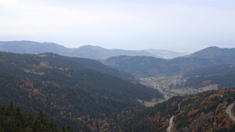 Dieses Bild zeigt eine Webcam-Aufnahme vom Achertal, aufgenommen am Sonntag, den 19.10.2025 um 16:40 Uhr. Die Temperatur betrug 10.3°C.