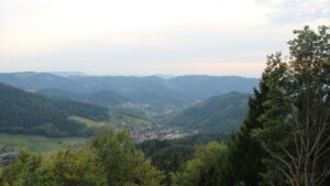 Dieses Bild zeigt eine Webcam-Aufnahme vom Achertal, aufgenommen am Montag, den 28.09.2026 um 17:50 Uhr. Die Temperatur betrug 26.7°C.