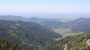 Dieses Bild zeigt eine Webcam-Aufnahme vom Achertal, aufgenommen am Donnerstag, den 30.04.2026 um 14:00 Uhr. Die Temperatur betrug 9.4°C.