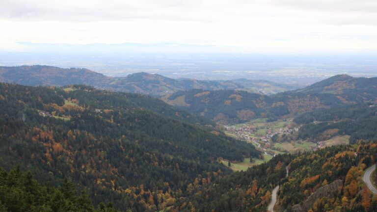 Dieses Bild zeigt eine Webcam-Aufnahme vom Achertal, aufgenommen am Montag, den 20.10.2025 um 15:50 Uhr. Die Temperatur betrug 10.2°C.