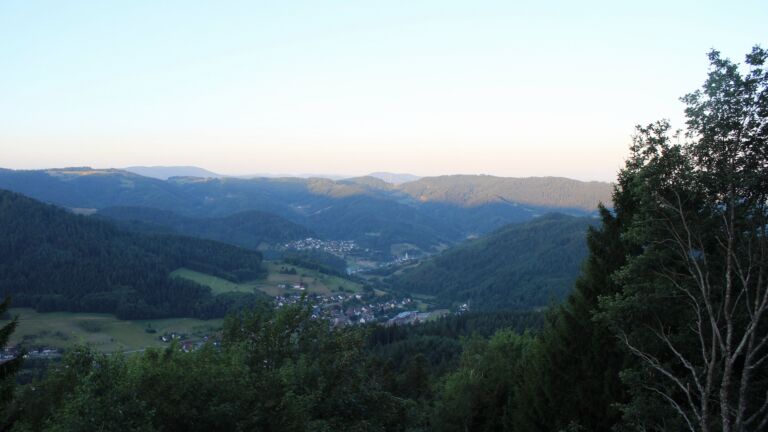 Dieses Bild zeigt eine Webcam-Aufnahme vom Achertal, aufgenommen am Dienstag, den 28.07.2026 um 06:30 Uhr. Die Temperatur betrug 16°C.