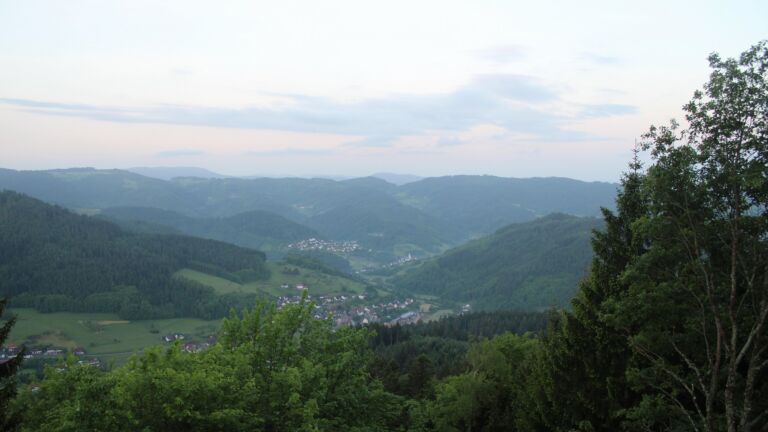 Dieses Bild zeigt eine Webcam-Aufnahme vom Achertal, aufgenommen am Donnerstag, den 21.05.2026 um 05:50 Uhr. Die Temperatur betrug 10.7°C.