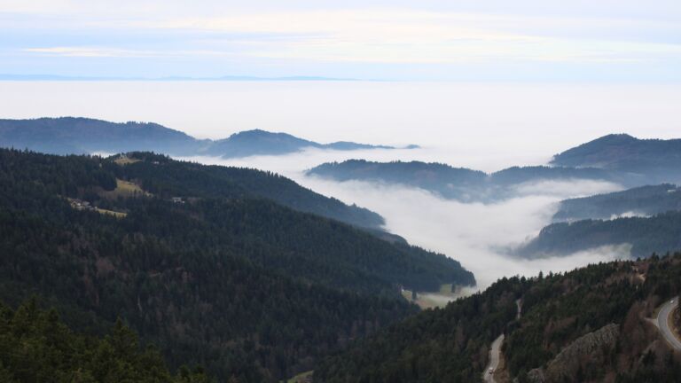 Dieses Bild zeigt eine Webcam-Aufnahme vom Achertal, aufgenommen am Dienstag, den 16.12.2025 um 14:10 Uhr. Die Temperatur betrug 11.5°C.