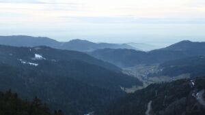 Dieses Bild zeigt eine Webcam-Aufnahme vom Achertal, aufgenommen am Sonntag, den 01.02.2026 um 17:20 Uhr. Die Temperatur betrug 1.9°C.