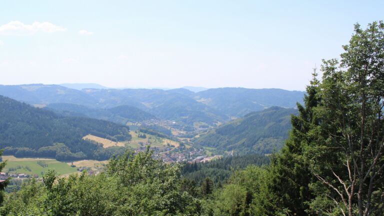 Dieses Bild zeigt eine Webcam-Aufnahme vom Achertal, aufgenommen am Samstag, den 27.06.2026 um 13:40 Uhr. Die Temperatur betrug 34.4°C.